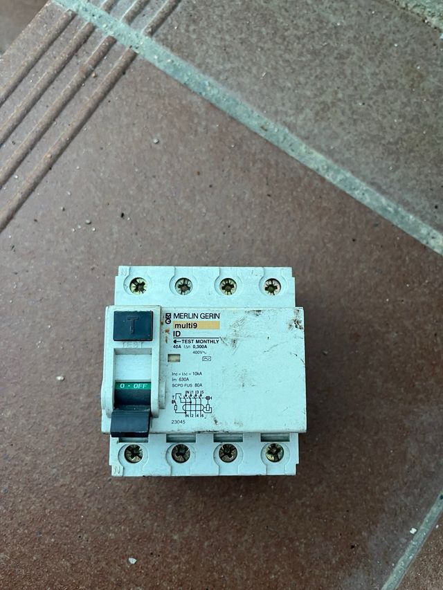 Interruttori e Disgiuntori Merlin Gerin