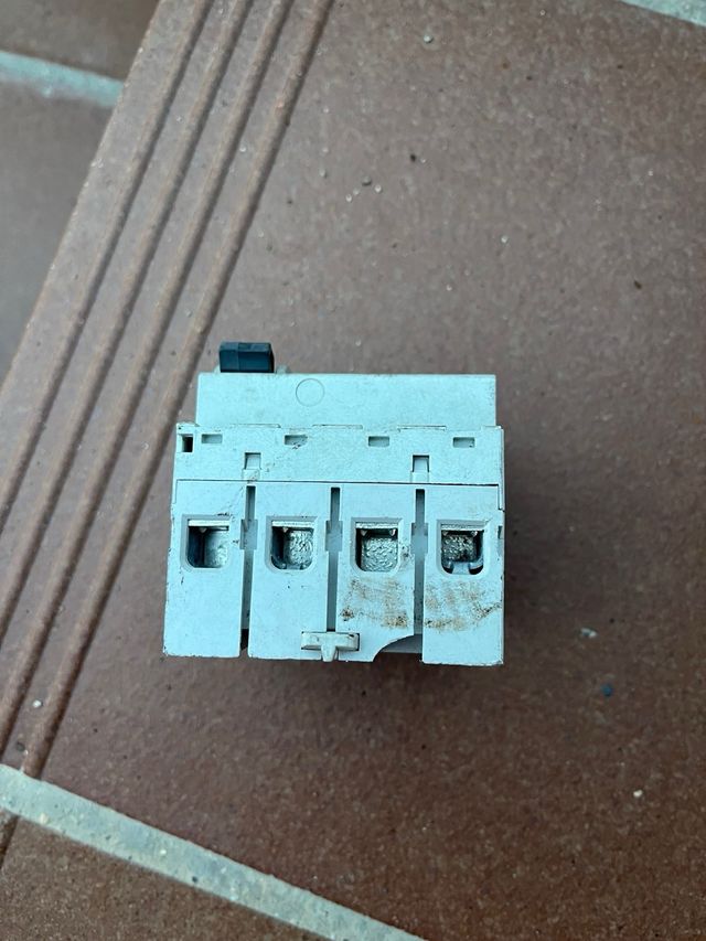 Interruttori e Disgiuntori Merlin Gerin