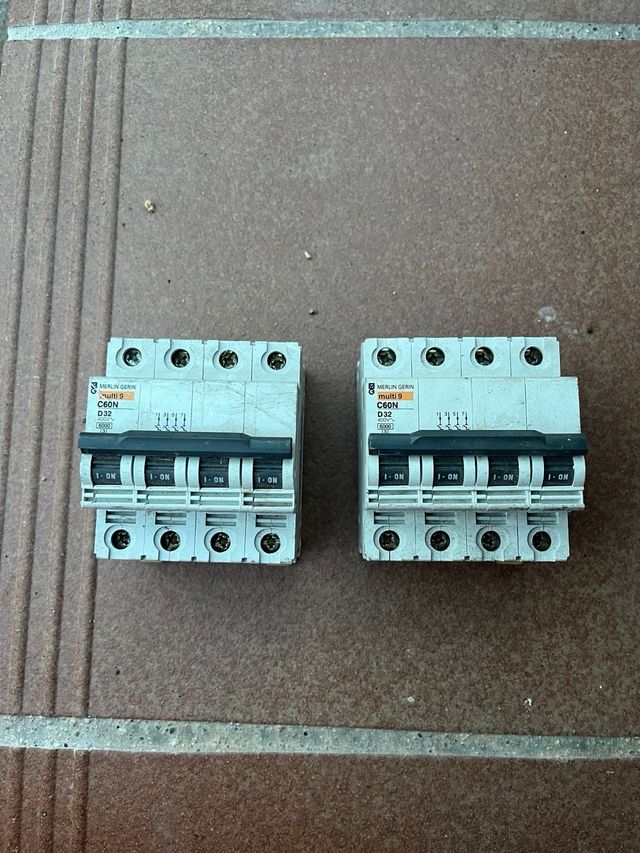 Interruttori e Disgiuntori Merlin Gerin