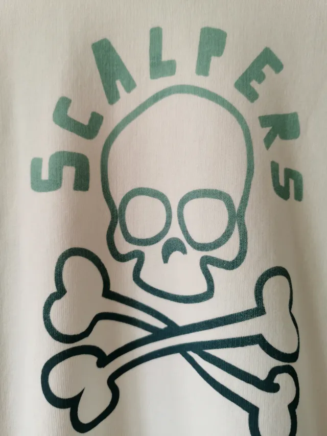 Sudadera SCALPERS Blanca Calavera en verde