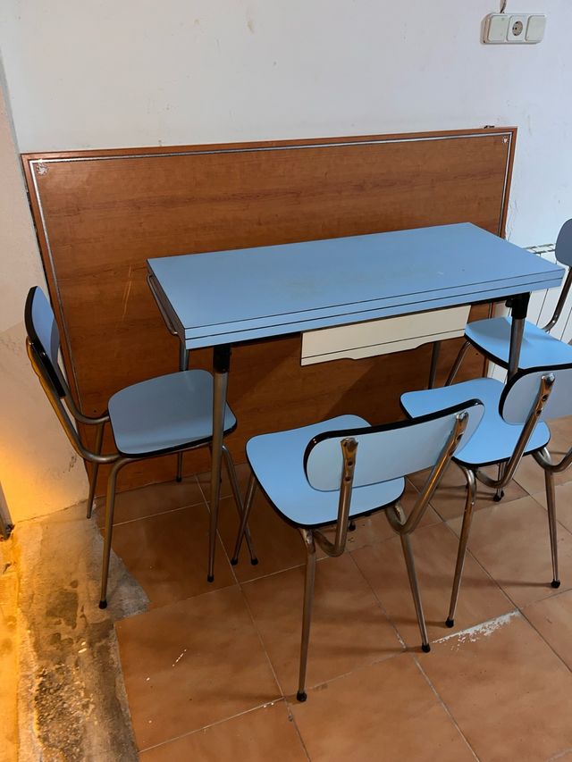 Mesa cocina y 4 sillas azul y metal
