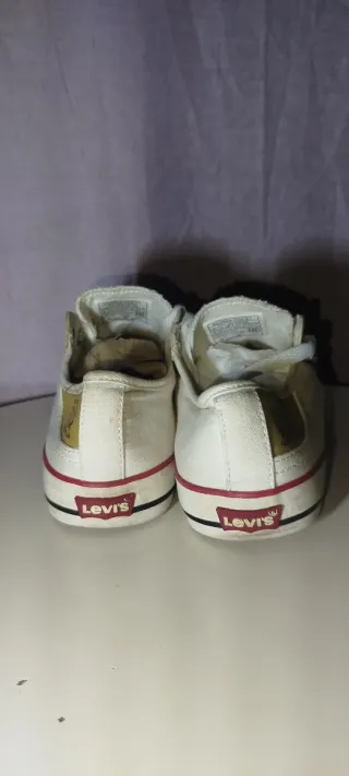 Zapatillas Levi's Blancas con Detalles Rojos