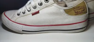 Zapatillas Levi's Blancas con Detalles Rojos