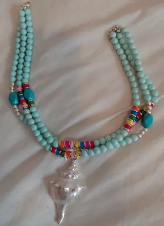 Collar azul concha y abalorios multicolor