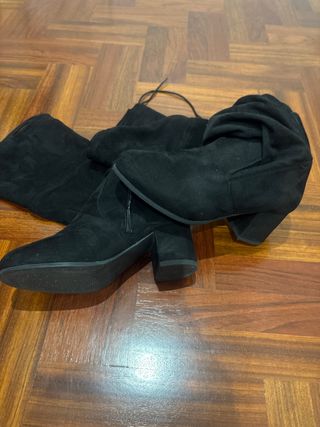 Botas altas ante negras