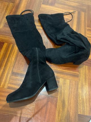 Botas altas ante negras