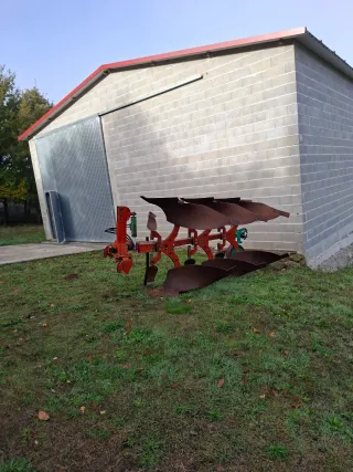 Arado Trisurco en buen estado