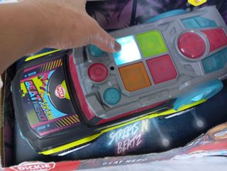 Coche Juguete Beat Hero 32 cm. Luces Música