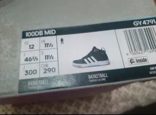 Botas deportivas Adidas negras y blancas numero 46