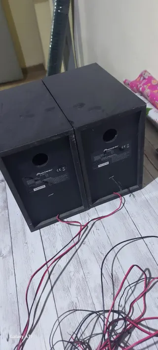 Altavoces Pioneer Negros.