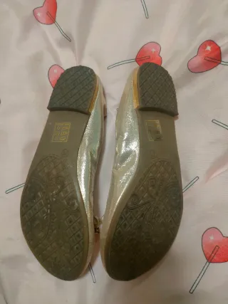 Manoletinas doradas de piel. T.37