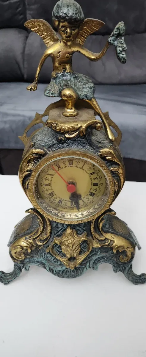Reloj antiguo de sobremesa con figura