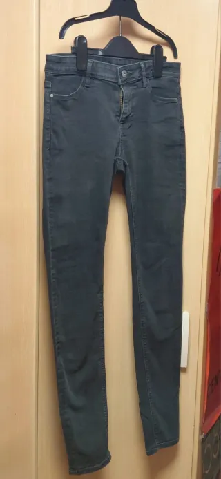 Pantalón vaquero negro