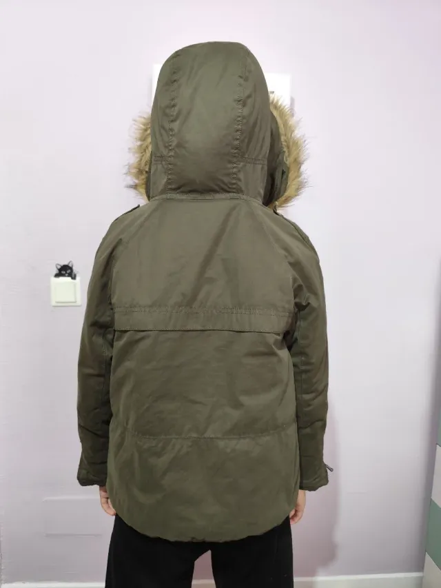 Parka niña verde oscuro. Súper cómoda.