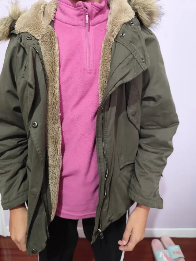 Parka niña verde oscuro. Súper cómoda.