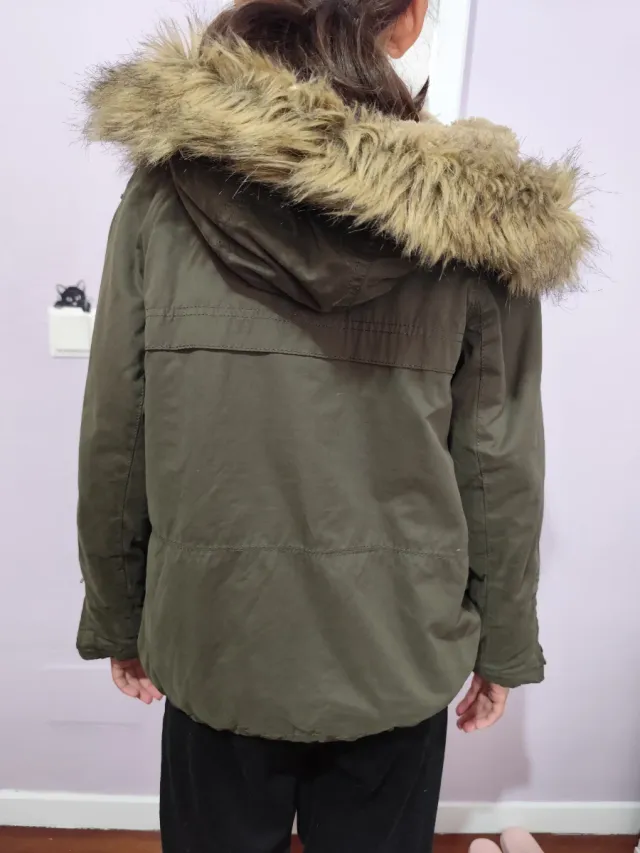 Parka niña verde oscuro. Súper cómoda.