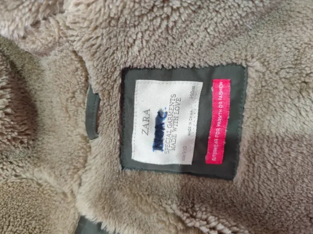 Parka niña verde oscuro. Súper cómoda.