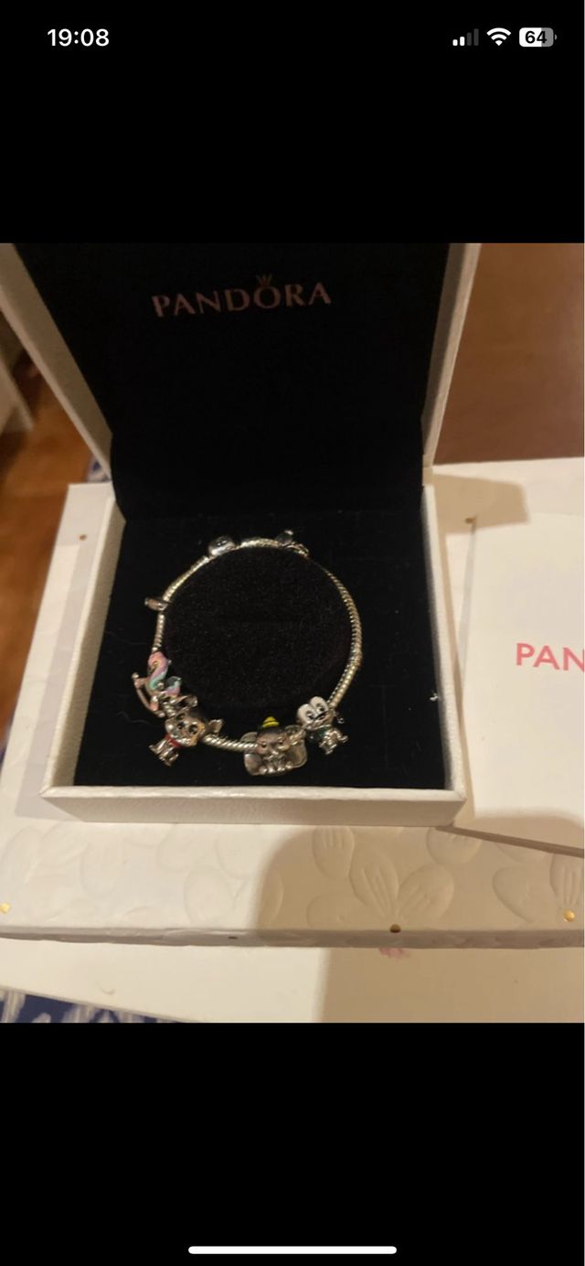 Pulsera Pandora con charms