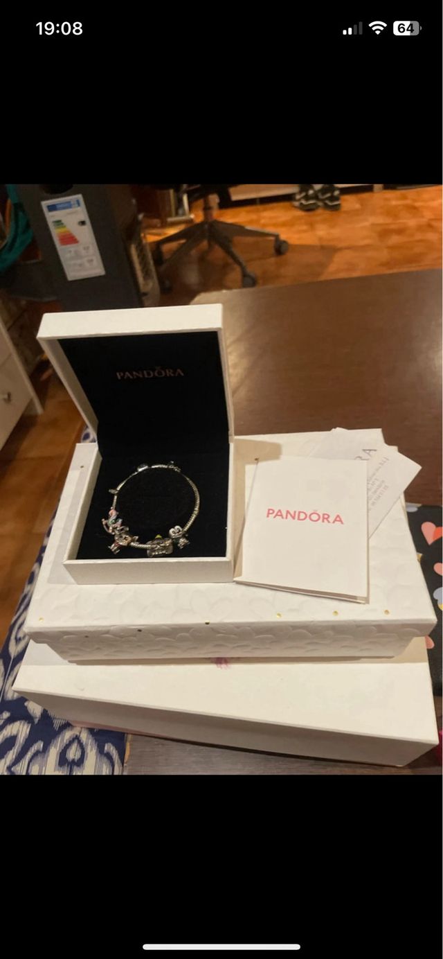 Pulsera Pandora con charms