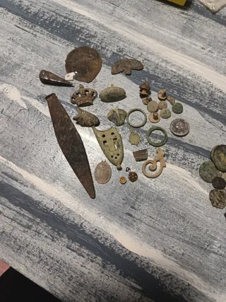 Lote de artefactos antiguos