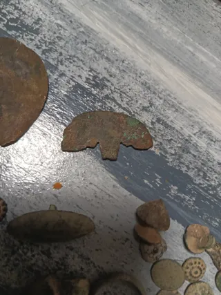 Lote de artefactos antiguos