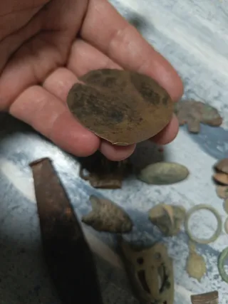 Lote de artefactos antiguos