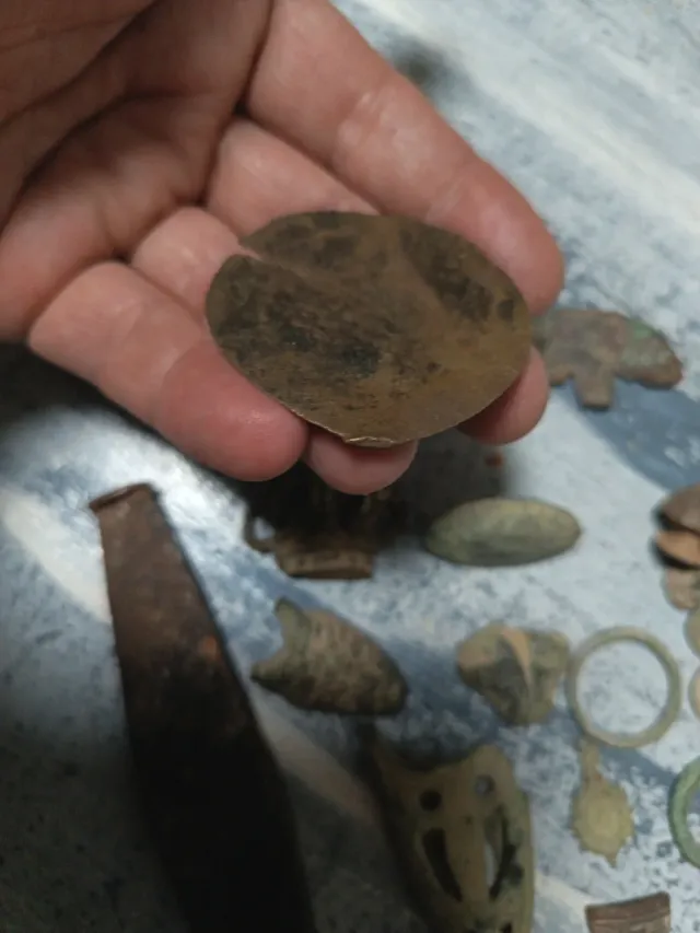 Lote de artefactos antiguos