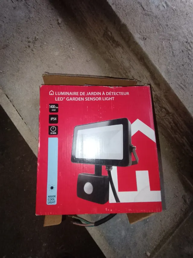 Luz LED Jardín Exterior con Sensor Muy Potente