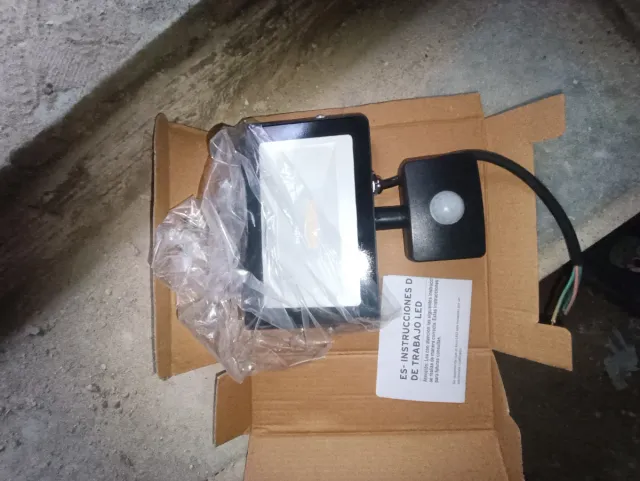 Luz LED Jardín Exterior con Sensor Muy Potente