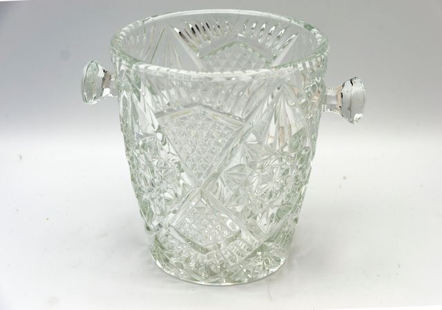 Cubeta de cristal tallado con asas