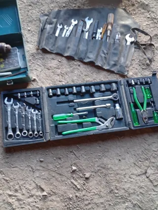 Taladro y set de llaves