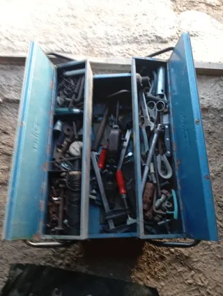 Taladro y set de llaves