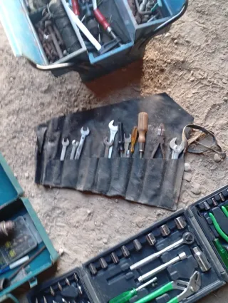 Taladro y set de llaves