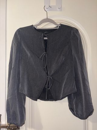 Blusa Shein gris con lazada