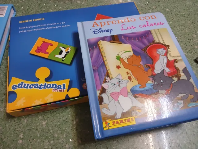 Juego educativo y libro Disney Los Colores
