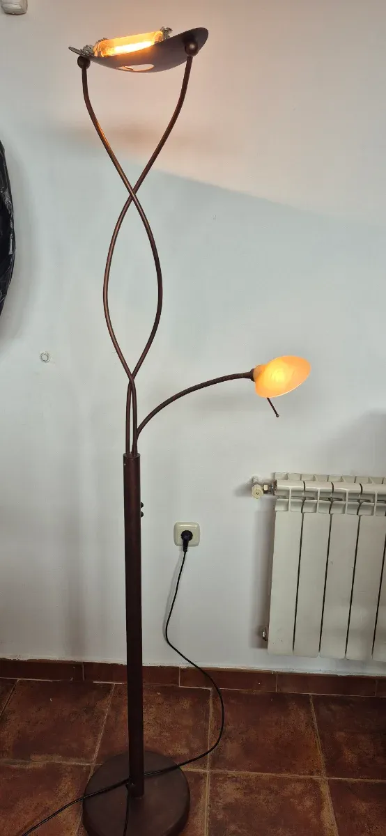 Lámpara de pie moderna metal y cristal