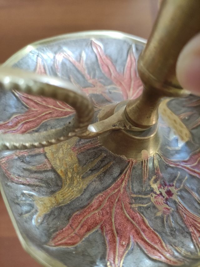 Portacandele in metallo dorato e rosso