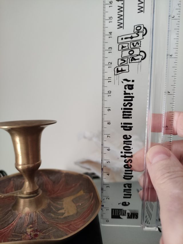 Portacandele in metallo dorato e rosso