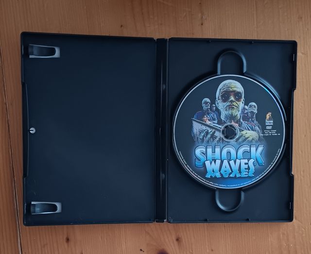 DVD Shock Waves - Película de Terror - Zombis