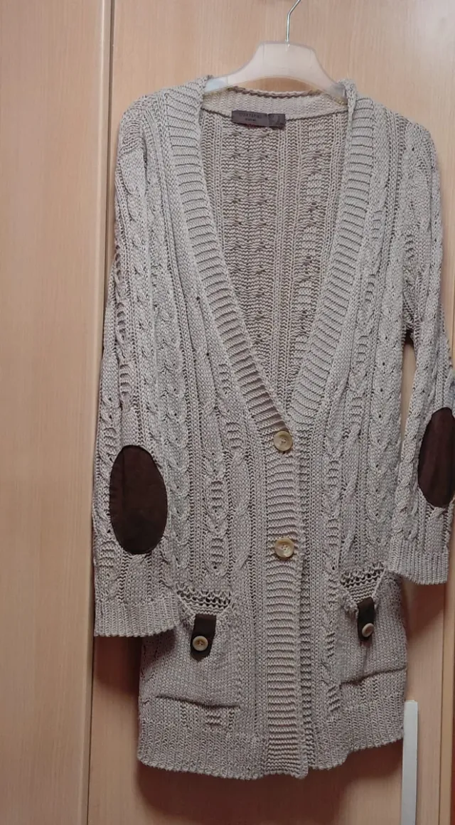 Chaqueta beige con parches marrones