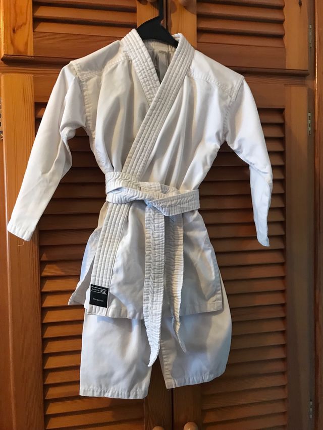 Traje de Karate Outshock Blanco Talla Única.