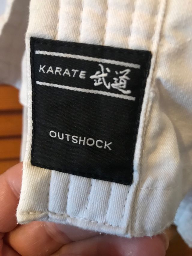 Traje de Karate Outshock Blanco Talla Única.