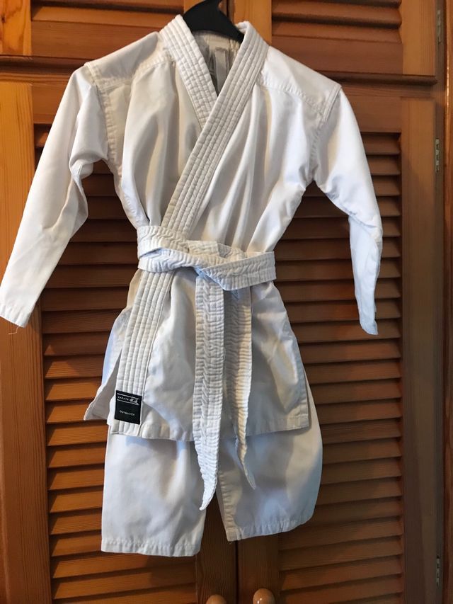 Traje de Karate Outshock Blanco Talla Única.