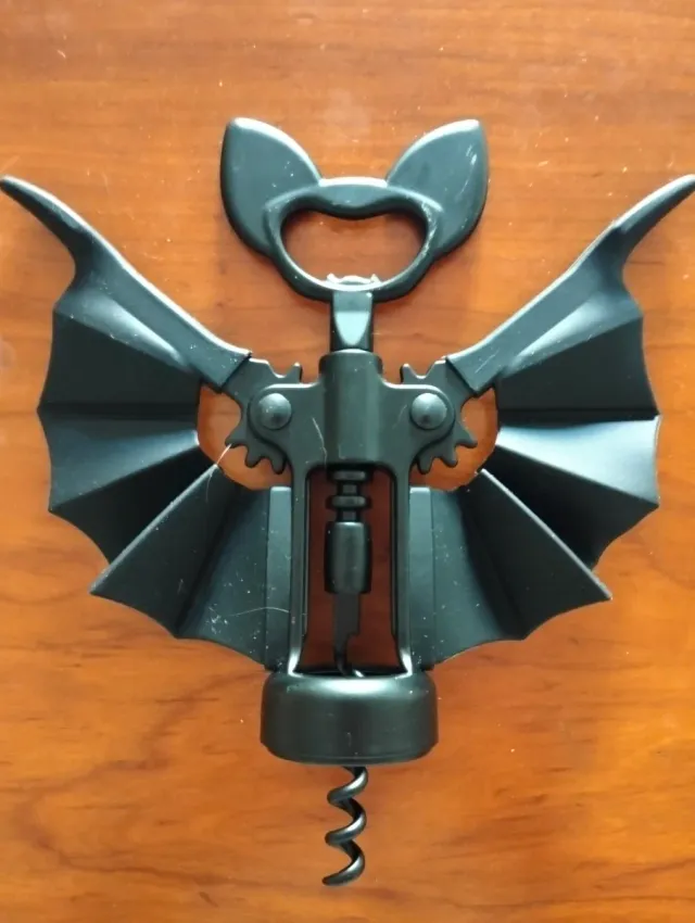 Sacacorchos Murciélago Negro