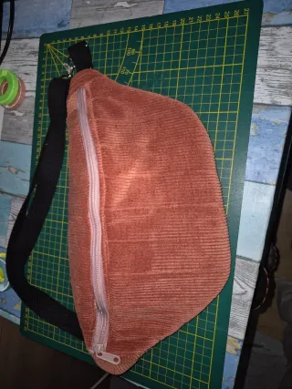 Riñonera de pana rosa y verde