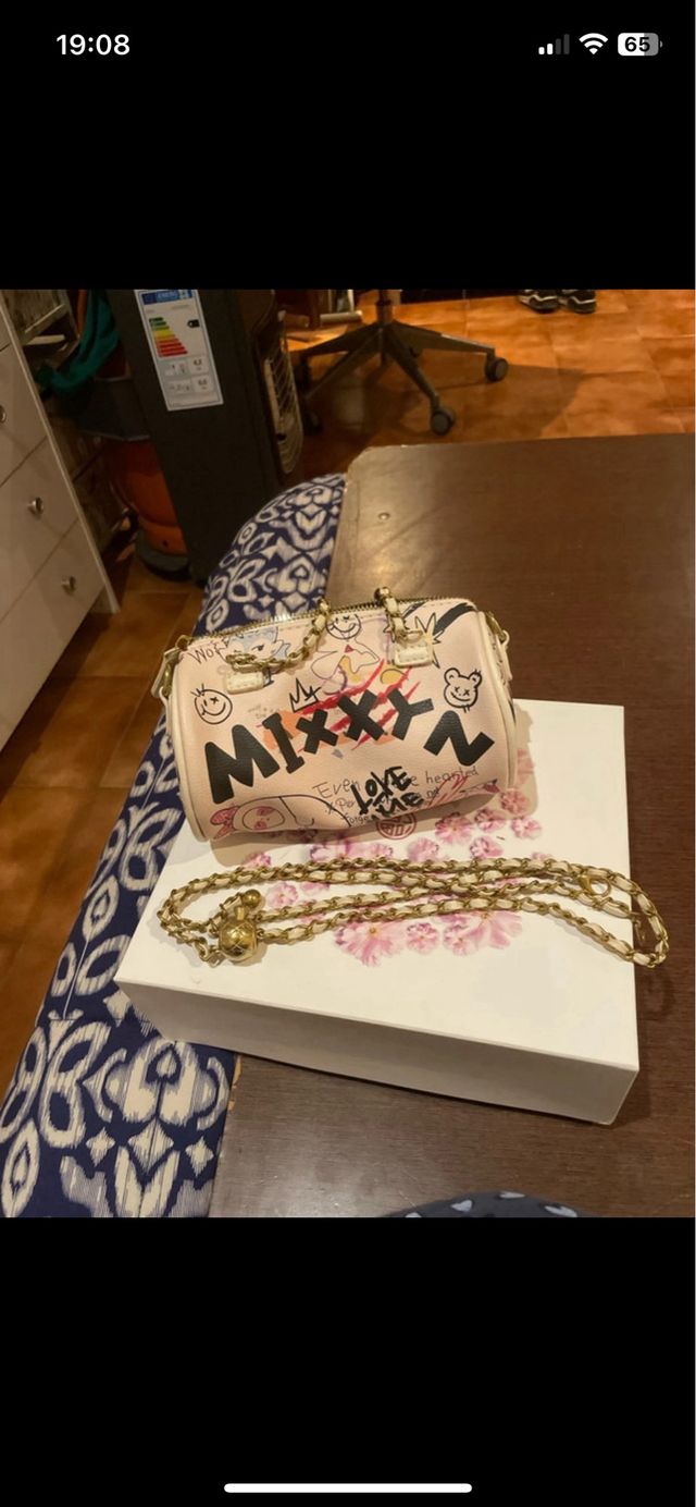 Bolso pequeño tipo barril con cadena