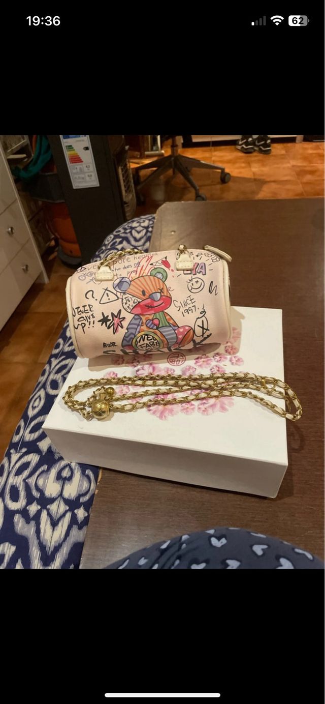 Bolso pequeño tipo barril con cadena