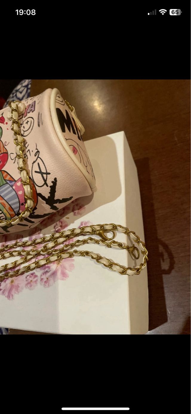 Bolso pequeño tipo barril con cadena