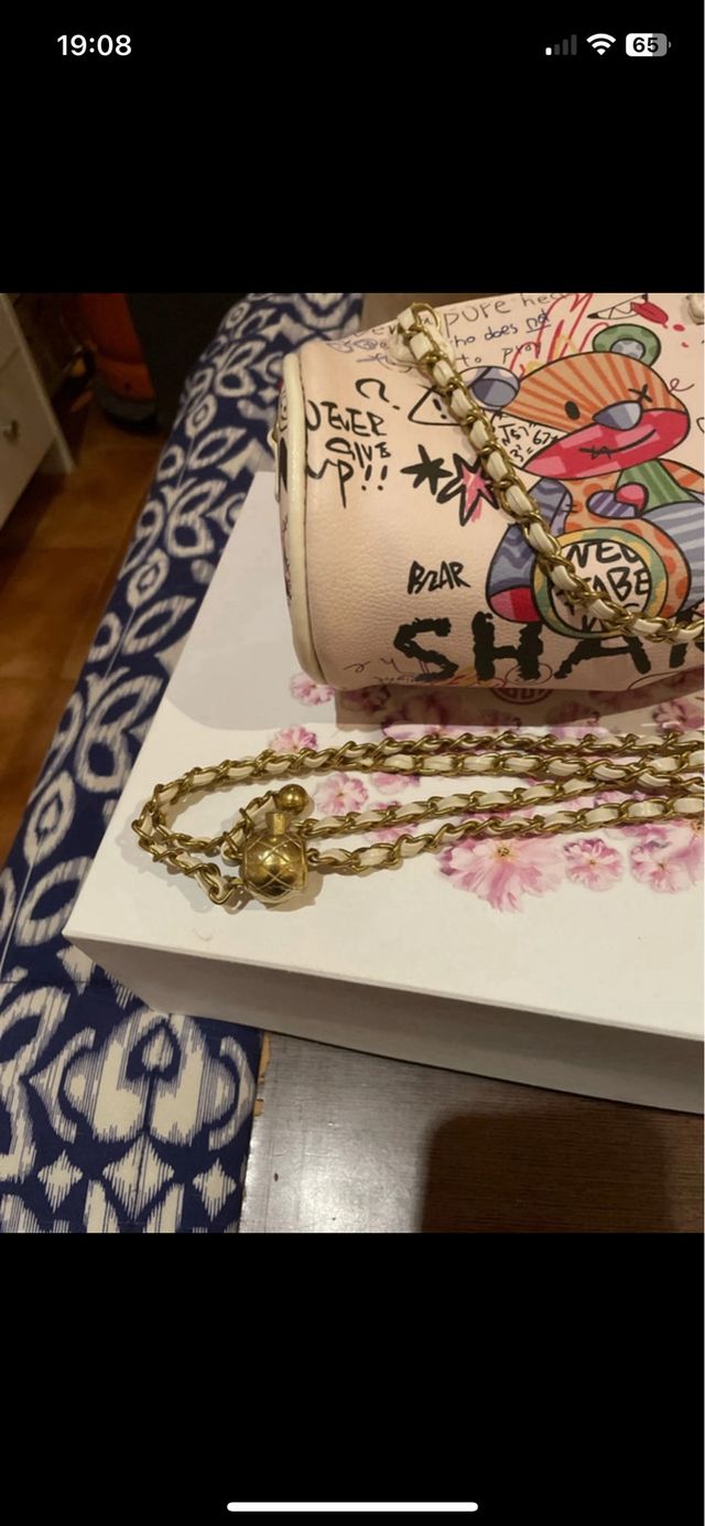 Bolso pequeño tipo barril con cadena