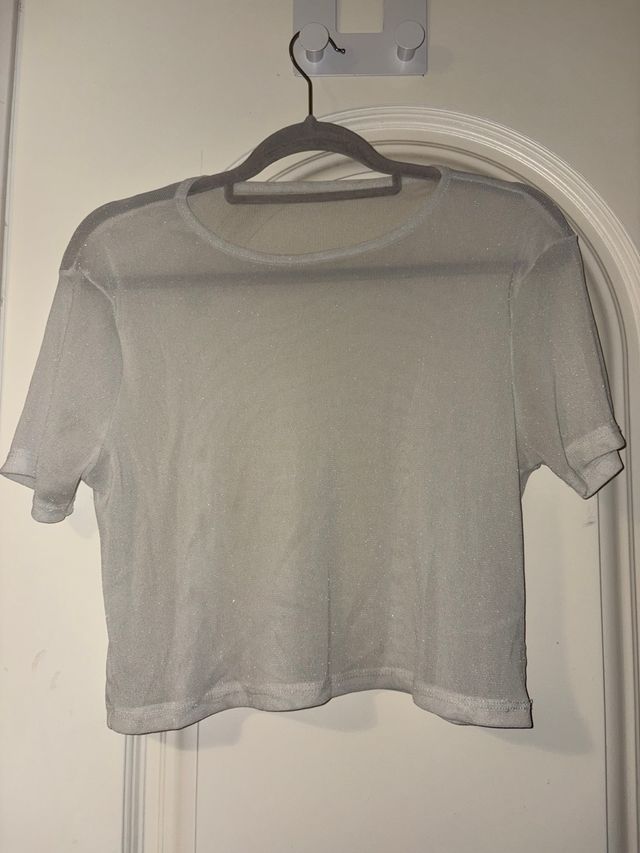 Camiseta plateada transparente con brillos
